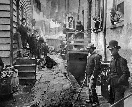 CRIMINOLOGÍA AMBIENTAL: La ciudad como escenario del crimen.